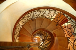 Монолитная лестница с дубовой облицовкой