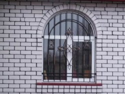 Кованые решетки для полукруглого окна
