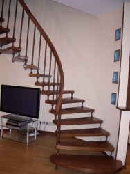 Дубовая винтовая лестница