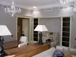 Мебель с отделкой цветными эмалями