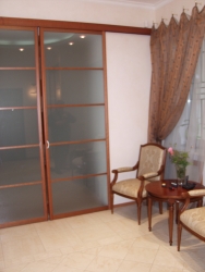 Раздвижные двери с матовым стеклом