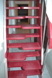 Кленовая деревянная лестница для малых пространств