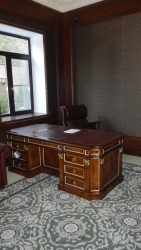Письменный стол в стиле классика